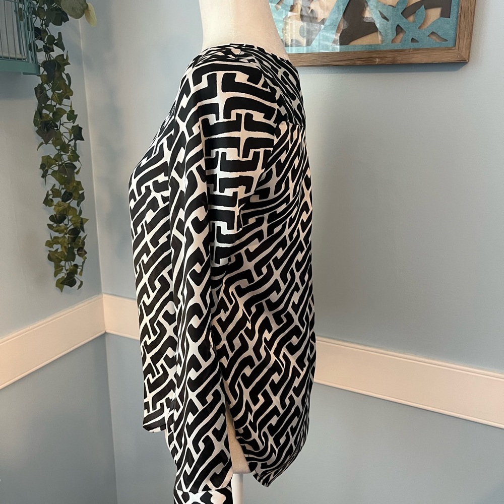 INC International Concepts Black and White Patterned Blouse - Picture 4 of 6